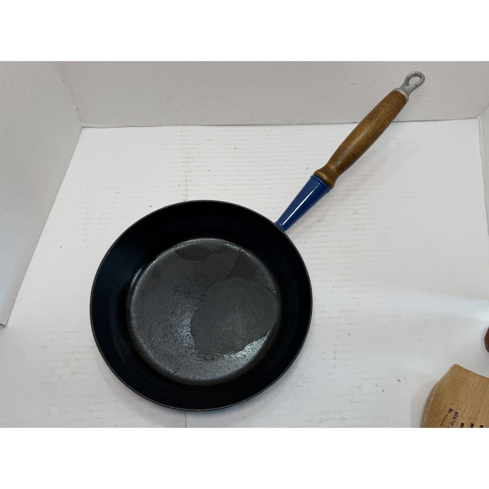 Vintage Le Creuset 24 Blue Enameled Cast Iron Skillet Fry Pan Wood Handle